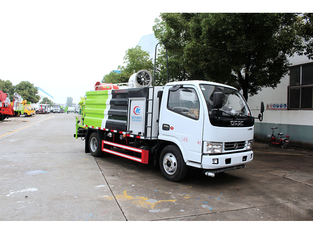 東風(fēng)小多利卡噴霧車(國(guó)五4.5立方/30-40米霧炮)