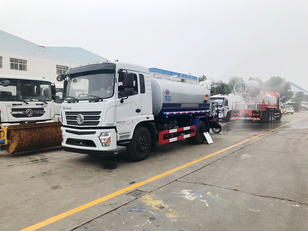 東風(fēng)專(zhuān)底抑塵灑水車(chē)(國(guó)五12立方/30-40米霧炮)
