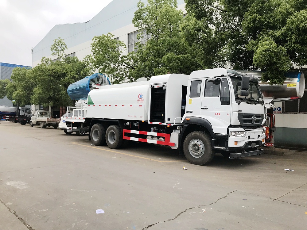 重汽斯太爾后雙橋霧炮車(chē)(國(guó)五16立方/50-120米霧炮)