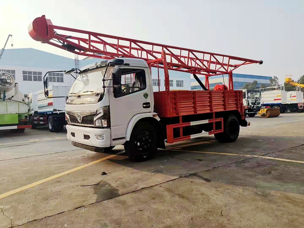 東風福瑞卡鉆機車